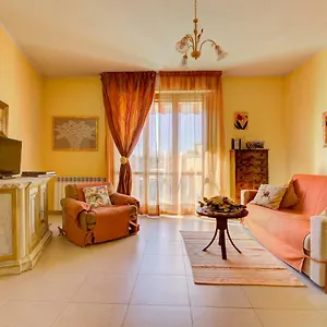 Apartment Shanty, Lucca