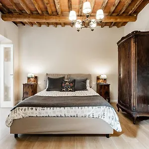 Apartment Cortile In Centro - Charm Heart Of, Lucca